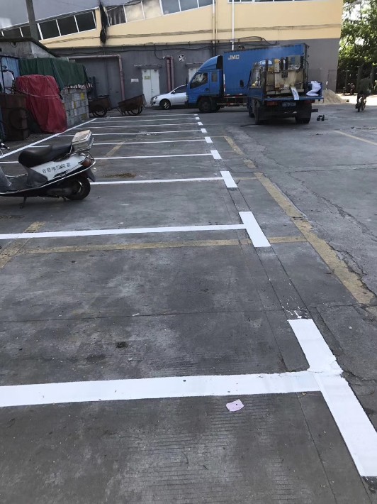 西麗地區交通與停車服務 車位劃線、消防字體與斑馬線施工價格解析
