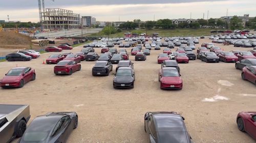 煥新Model Y 網(wǎng)約車蜂擁而至，提車的熱潮揭示AI司機(jī)日常另一面